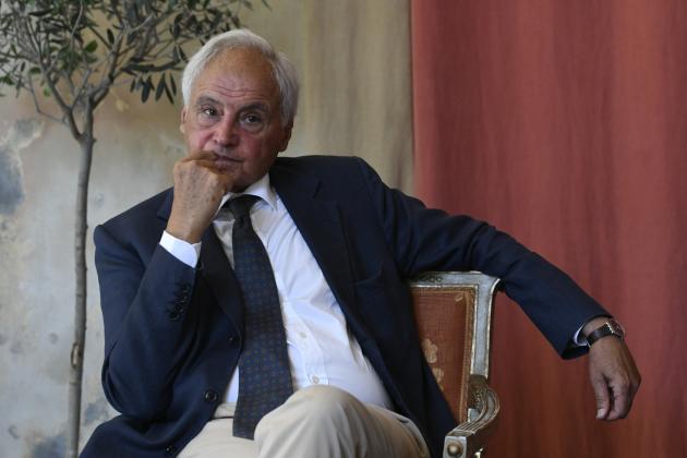Auto elettriche flop in Italia, nel 2023 vendute 66mila contro le 300mila in Francia. Pochi incentivi ma anche costi alti per vetture e colonnine