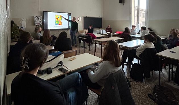 La Galleria BPER Banca, l'arte a scuola con un'opera di Fabrizio Dusi esposta all'Istituto Muratori San Carlo di Modena