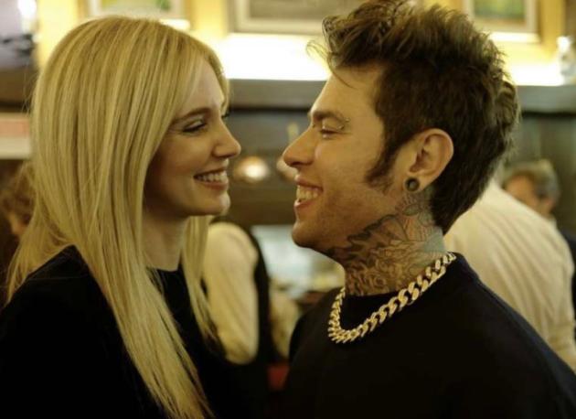 Flash: Tra cani e levrieri. Fedez sarebbe preoccupato per il suo cane rimasto in casa con la moglie Chiara Ferragni che giá avrebbe cambiato la serratura
