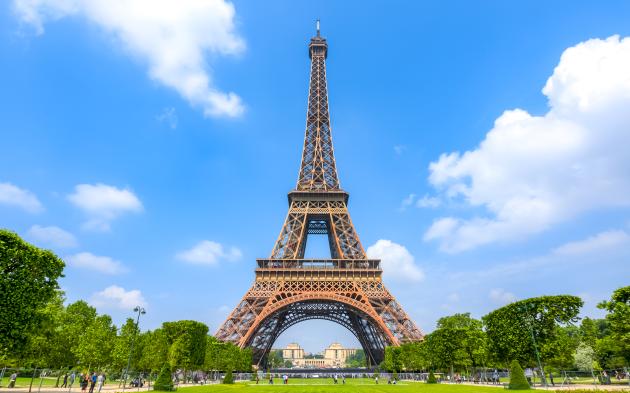 Parigi, dopo sei giorni di chiusura per sciopero la Torre Eiffel ha riaperto oggi al pubblico