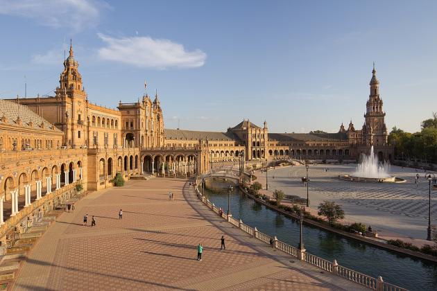 Siviglia, causa troppo affollamento i turisti pagheranno per entrare nella celebre Plaza de Espana