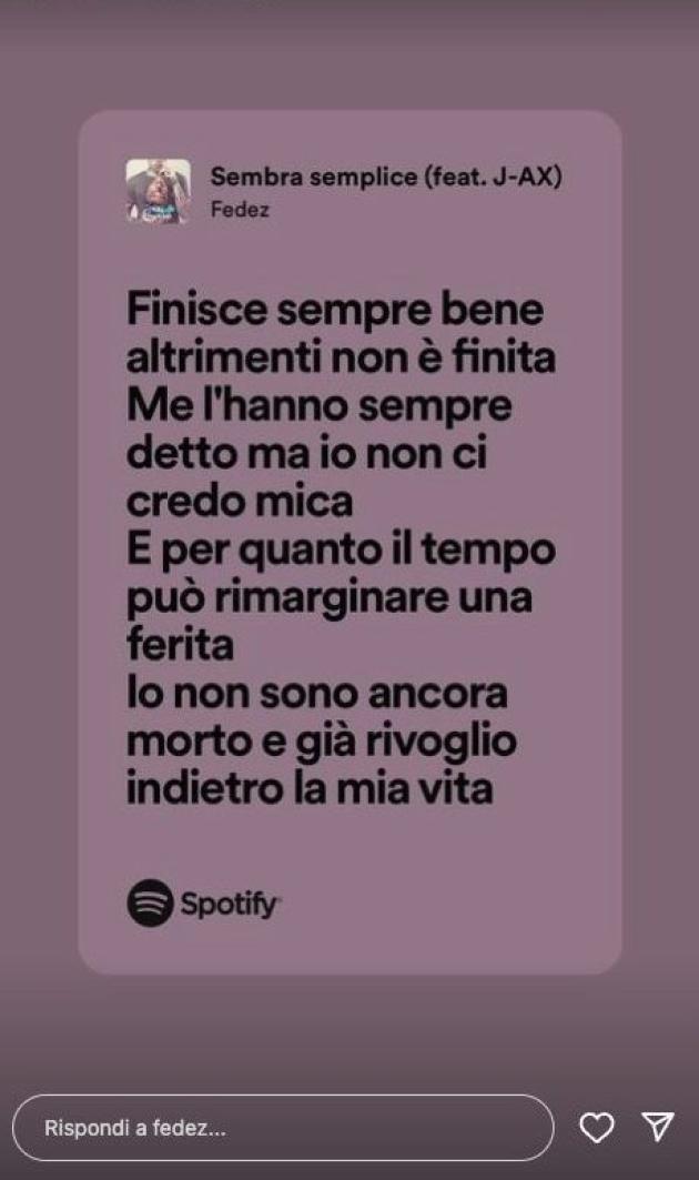 Fedez, la storia Instagram che cita una sua canzone: “Rivoglio indietro la mia vita”, riferimento a Chiara Ferragni?