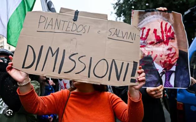 Salvini e Piantedosi contestati duramente a Genova da studenti e portuali. Si è rotto l'incantesimo populista?