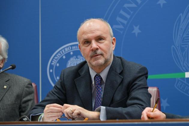 Green pass globale dell'Oms, Schillaci fa retromarcia: "L'Italia non aderirà, il testo nel decreto PNRR verrà riformulato"