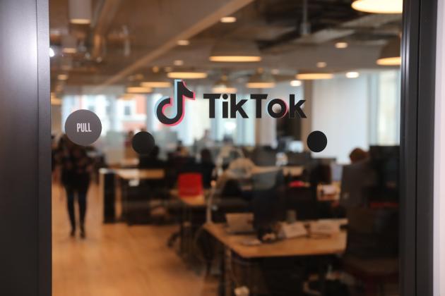 Tik Tok, multa da Antitrust per 10 mln di €: "Controlli inadeguati su sicurezza per minori, responsabilità su challenge pericolose"