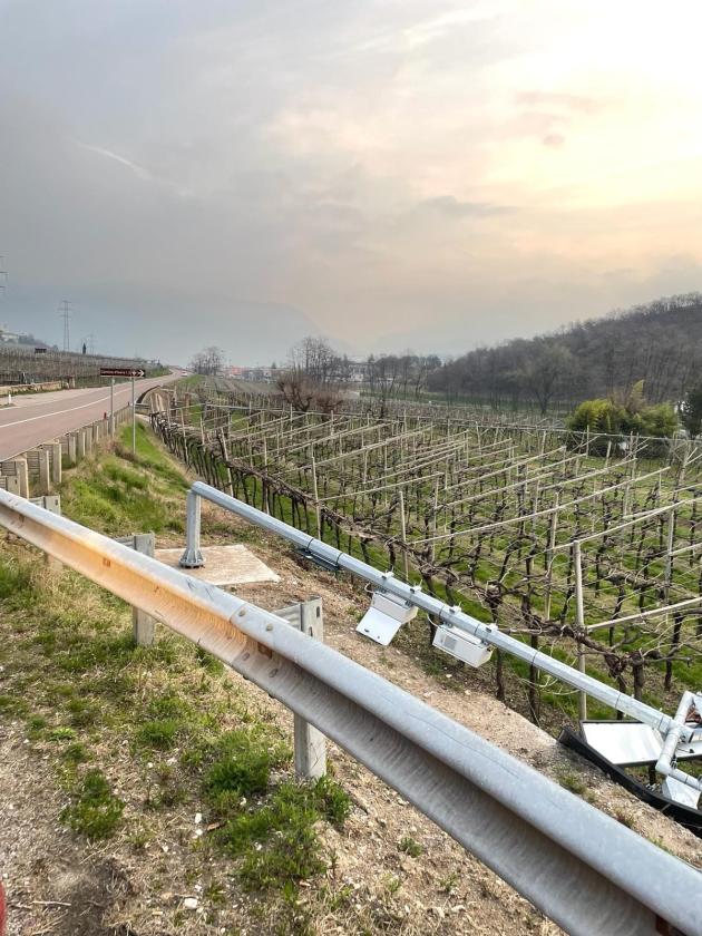 Fleximan "in missione" ad Isera, autovelox distrutto in Trentino con sega circolare,  primo in regione