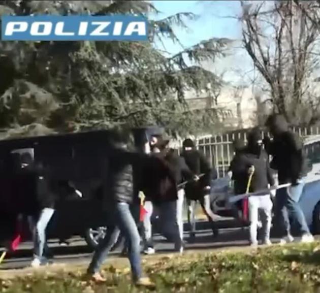 Scontri tra tifosi prima di Monza-Genoa, 14 Daspo agli ultrà rossoblù, fuori dagli stadi fino a 5 anni