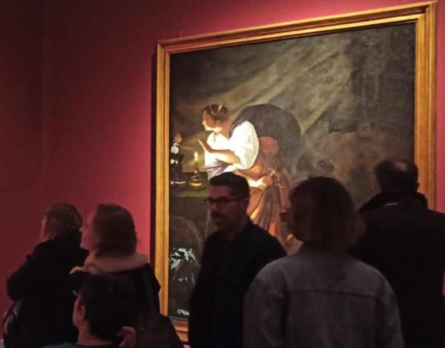 Genova, blitz del movimento Bruciamo tutto alla mostra su Artemisia, "diciamo no allo show dello stupro"