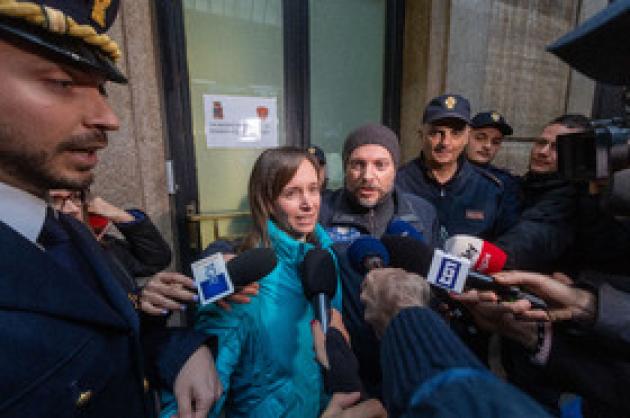 I genitori di Edoardo Galli dopo il ritrovamento presso la stazione Centrale di Milano