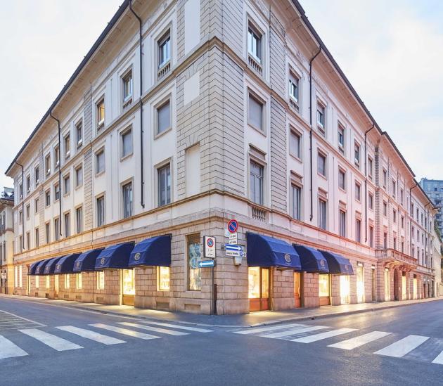 Kering, acquistato da Blackstone l'edificio di via Montenapoleone 8  per €1,3 mld; più grande operazione immobiliare in Italia