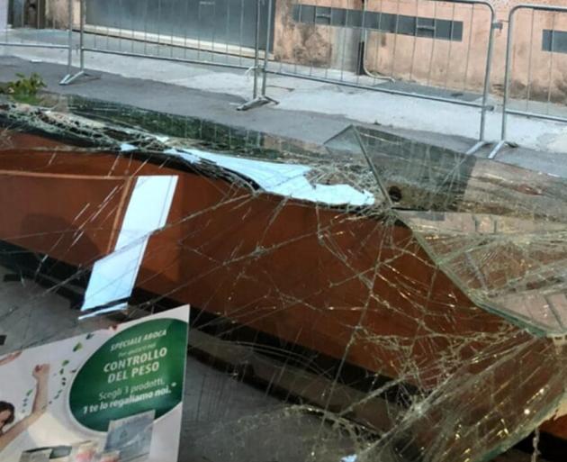 Genova, preso l'autore delle spaccate che hanno terrorizzato il ponente, inchiodato dalle telecamere