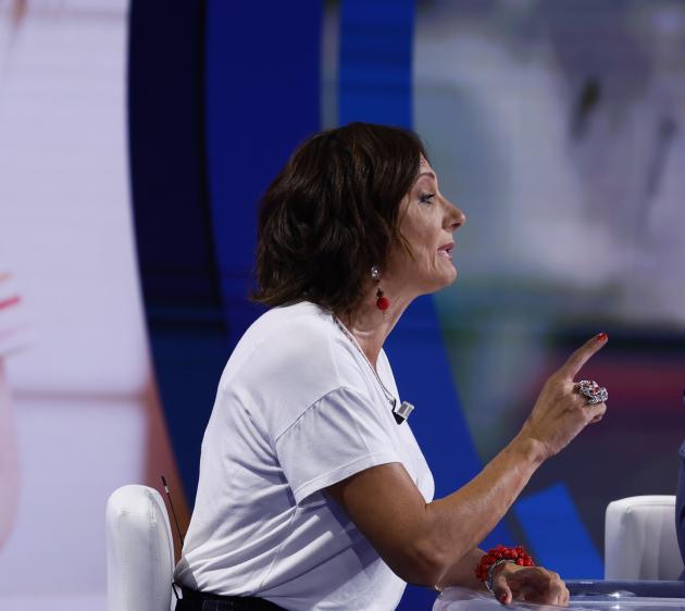 Vladimir Luxuria ha condotto la seconda puntata del reality