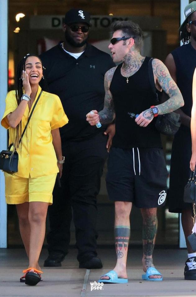 Fedez in California con Giulia Ottorini, le foto del gossip, lei: "Ho una relazione segreta", il web: "Rinato, è un'altra persona"