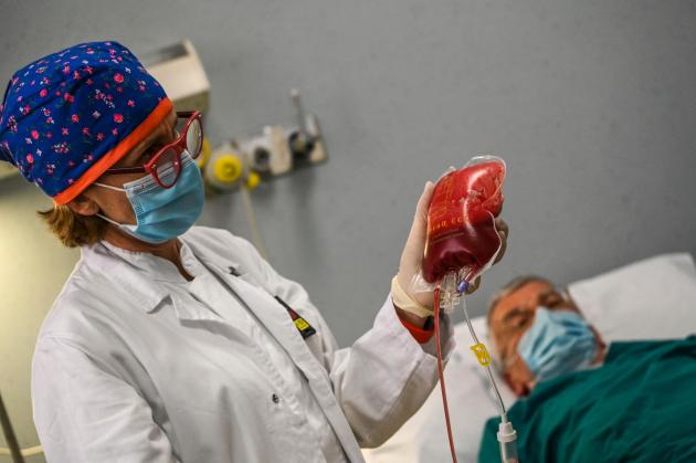 Vaccino Covid, "il sangue dei donatori vaccinati è avvelenato, contiene la proteina Spike, che è tossica" - lo STUDIO giapponese