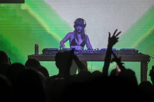 Maneskin, Vic De Angelis da deejay infiamma il Dc10 di Ibiza e il Cocoricò di Riccione