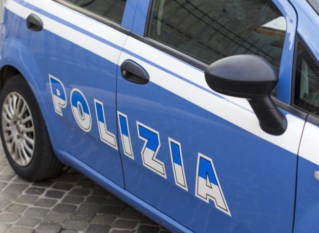 Genova, picchia e rapina un anziano clochard mentre dorme per rubargli tutti i soldi dell'elemosina