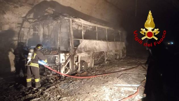 Genova, bus a fuoco in galleria A12, pm chiede archiviazione perché non può provare difetto di fabbrica