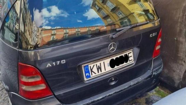 Napoli, in città 35 mila tra macchine e motorini con targa polacca per pagare meno l'assicurazione