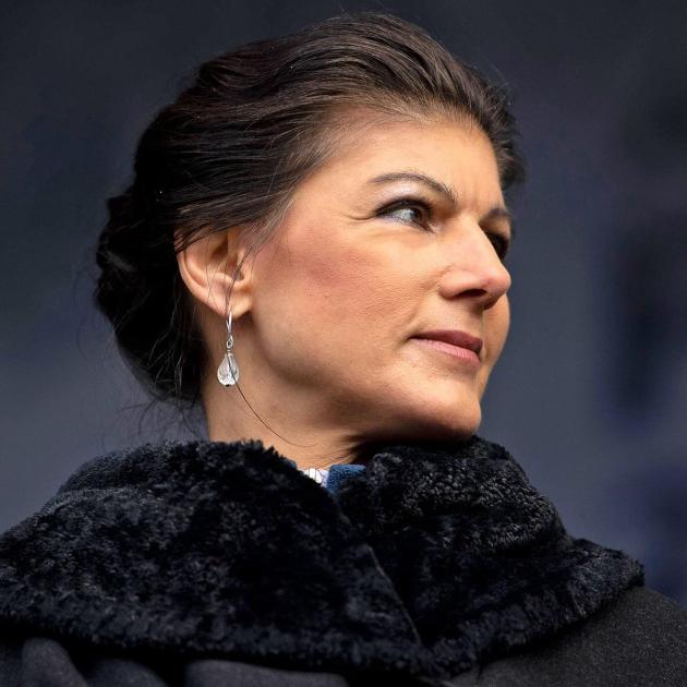 Ucraina, Germania: "Spesa per aiuti militari aumenterà di 3,8 mld €", la deputata Wagenknecht: "Nessun ucraino è più disposto a combattere, ci portate nell'abisso"