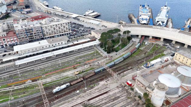 Polo logistica Gruppo FS, acquistate 8 locomotive ecologiche per manovra e soccorsi; diminuzione emissioni CO2 fino al 95%