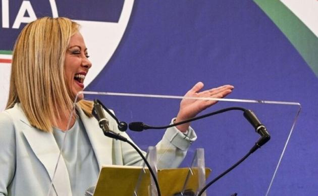 "Sono quella stronza di Giorgia Meloni": finalmente il Presidente del Consiglio ci regala un suo identikit impeccabile