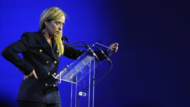 Giorgia Meloni e il femminismo a convenienza? Per coprire la pezza, la Shirley Temple della Garbatella fa peggio e giustifica la sua pessima figura a Caviano con la lotta femminista