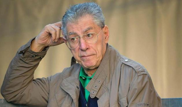 Bossi mette da parte Salvini con una dichiarazione in grado di far tremare il Carroccio proprio a urne aperte: "Lega tradita, voto Forza Italia"