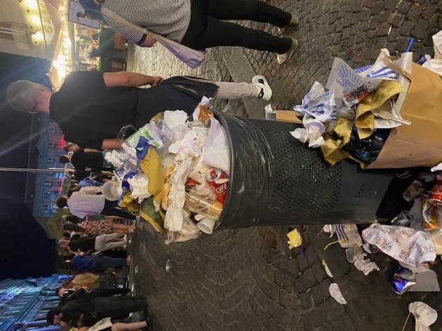 Riprendiamoci Piazza Plebiscito. Il Comune di Napoli è come Giuda. Si vende per 30 danari. Manfredi, chieda scusa alla città. E parti Buuuuuu per Gigi D’Alessio