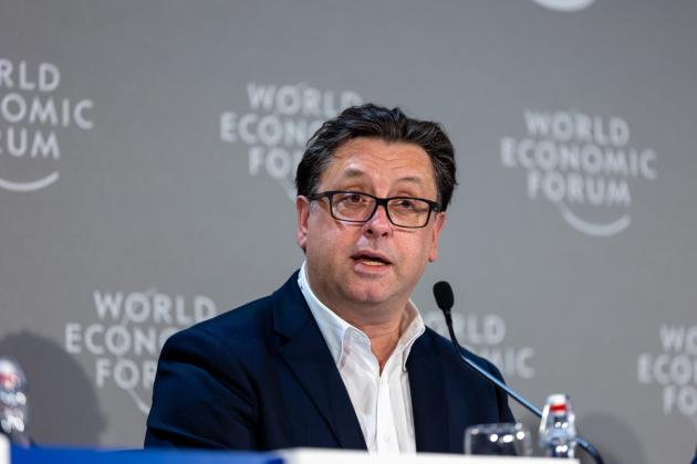 Governi e spesa sanitaria, il CEO di Sanofi Hudson: "L'Europa sta perdendo la corsa al farmaco"
