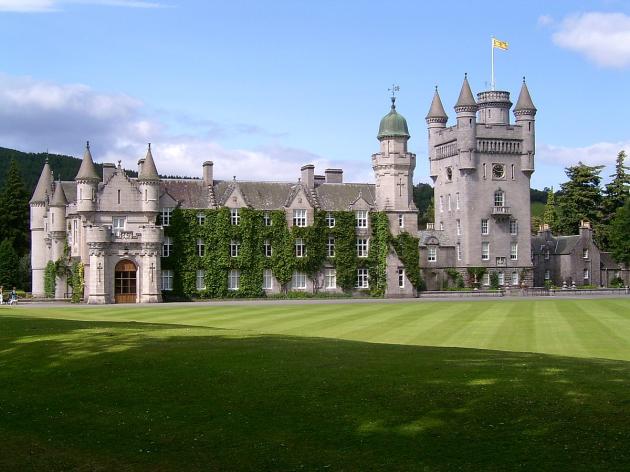 Castello di Balmoral, le stanze private dei Windsor si aprono al pubblico con un tour di 45 minuti a 100 sterline