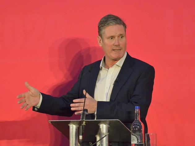 Chi è Keir Starmer, il self self-made man leader del Partito Laburista, prossimo premier del Regno Unito