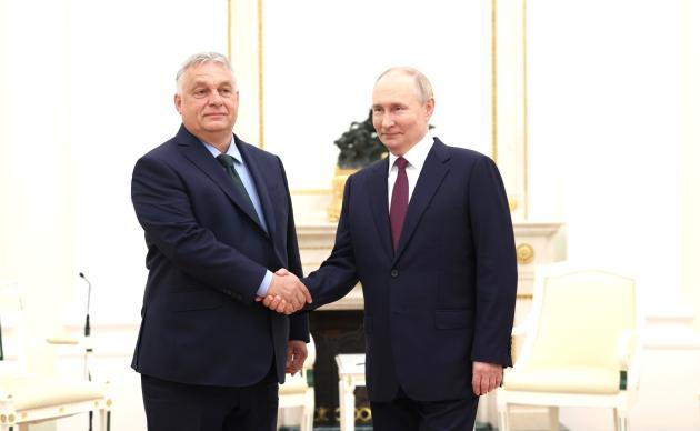 Orban da Putin, premier ungherese: “Russia e Ucraina ancora distanti”, lo zar: “Con fine regime legge marziale, Zelensky non sarà rieletto”