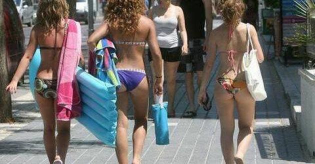 Gallipoli, vietato girare in costume da bagno e scatta la multa fino a 500 euro