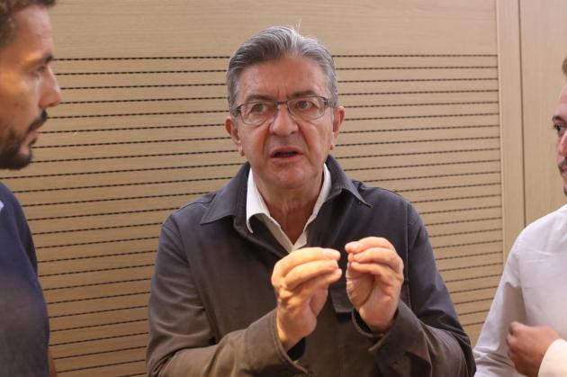 Mélenchon: "Il popolo nasce da un contratto tra donne e uomini liberi", aberrazione figlia dell'ordine capitalistico