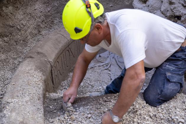 Pompei, scoperta tomba di un militare illustre durante i lavori di risanamento nell'edificio di San Paolino