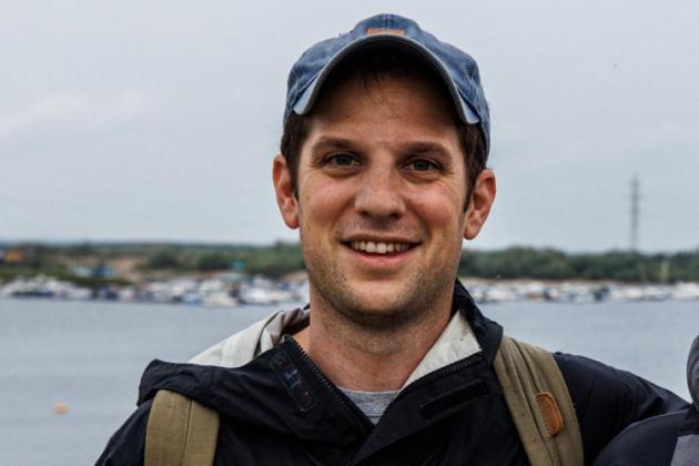 Russia, il giornalista del Wall Strett Journal Evan Gershkhovich condannato a 16 anni di carcere per spionaggio