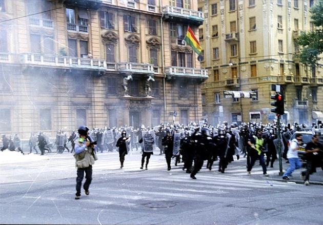 G8 di Genova 23 anni dopo, dai no global diventati new global ai massacri delle forze dell'ordine