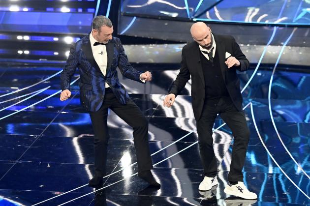 Rai, multa da € 206mila dall'AgCom per pubblicità occulta al marchio di scarpe di John Travolta al Festival di Sanremo 2024