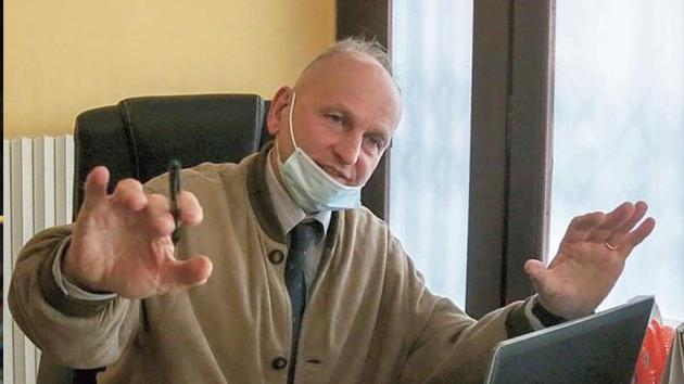 Giuseppe Delicati vaccino Covid covid-19 no-vax esenzione certificati falsi falso atto procura indagini Ivrea
