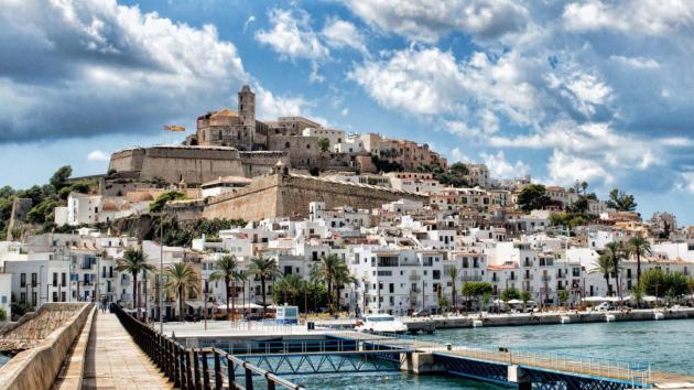 Ibiza, arrestati sei turisti per non aver pagato al ristorante il conto da 12.300 euro
