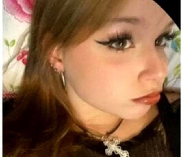 Pavia, Eleonora Paveri morta a 18 anni dopo una caduta in monopattino, ipotesi malore improvviso, ferita l'amica