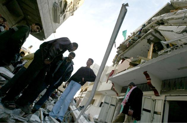 Gaza city striscia Hamas Israele bombardamenti raid scuola donne bambini missili bombe attacco raid