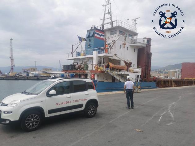 Genova, gravi carenze su sicurezza e inquinamento, fermato dalla Capitaneria un cargo delle Barbados