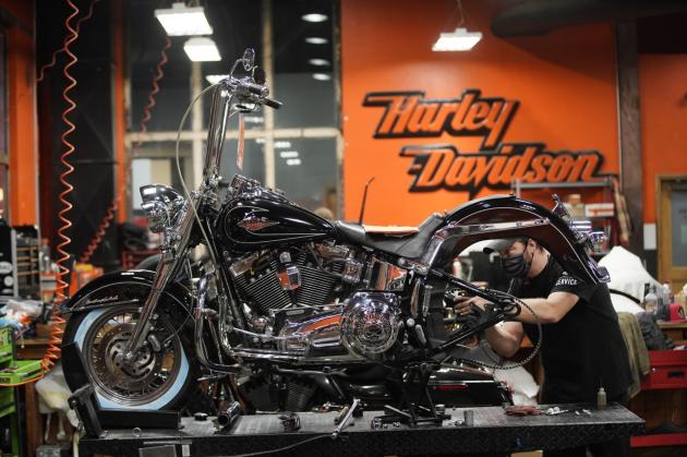 Harley Davidson Rinuncia Alle Tentazioni LGBTQ e resta maschia 100  % 