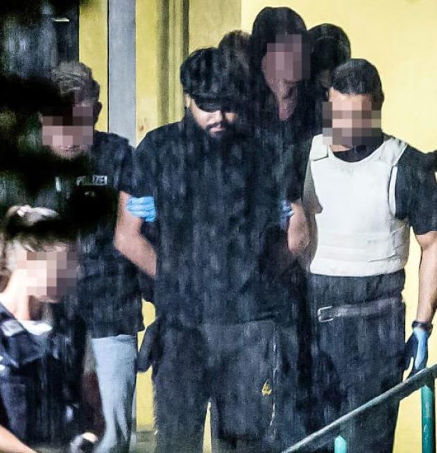 Si costituisce l'assassino di Solingen, "Sono io quello che state cercando"; rivendicazione dell'Isis: "è un soldato del gruppo dello Stato islamico"
