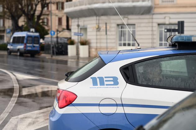 Roma, due georgiani denunciati per tentato furto e ricettazione dopo inseguimento e poi lasciati liberi, in auto arnesi per lo scasso