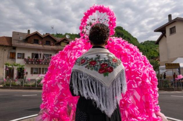 Faema, insieme a Leica Camera Italia: la mostra "Il sabato rosa del villaggio" propone un punto di vista inedito sul Giro d'Italia