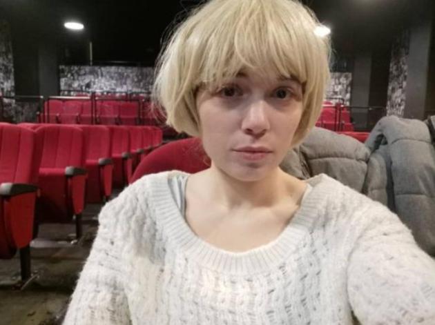 Addio all'attrice romana Francesca Carocci, morta per "infarto" a 28 anni, "dimessa dall'ospedale con antidolorifici dopo fitte al petto"