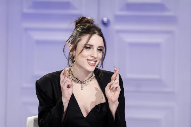 Angelina Mango: "Potrebbe piacermi anche una donna", ormai il capitalismo woke chiede il giuramento preventivo di fluidità 