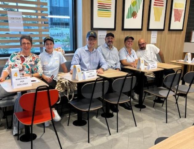 Il McDonald’s Job Tour fa tappa a Cologno Monzese, le persone selezionate saranno inserite in un programma di formazione
